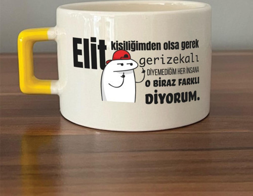 Elit Kişiliğimden Olsa Gerek Baskılı Sarı Kulplu C Fincan