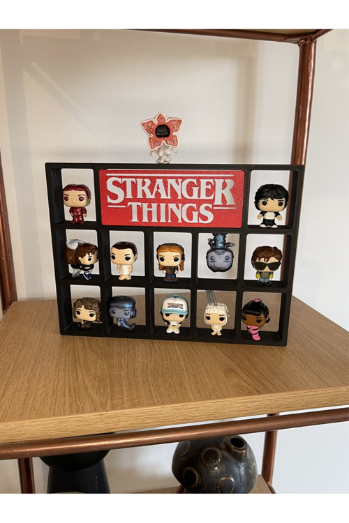 Stranger Things Temalı Figür Standı | 12 Bölmeli Koleksiyon Rafı (Yalnızca Stand)