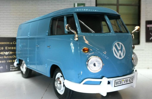 MotorMax Volkswagen Type 2 Delivery Van 1/24 Mavi Model Araba