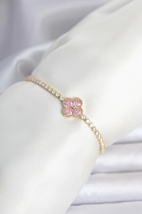Pirinç Gold Renk Pembe Zirkon Taşlı Yonca Model Su Yolu Kadın Bileklik TJ-BB8466
