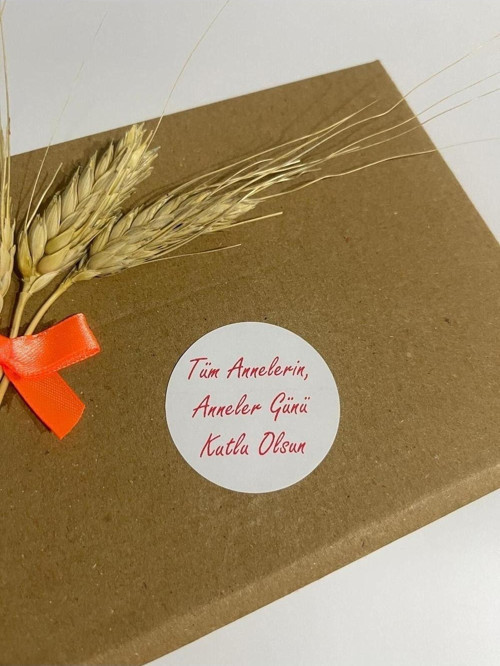 Anneler Günü Kırmızı El Yazılı Yuvarlak Yapışkanlı Etiket 4 x 4 cm 120 Adet
