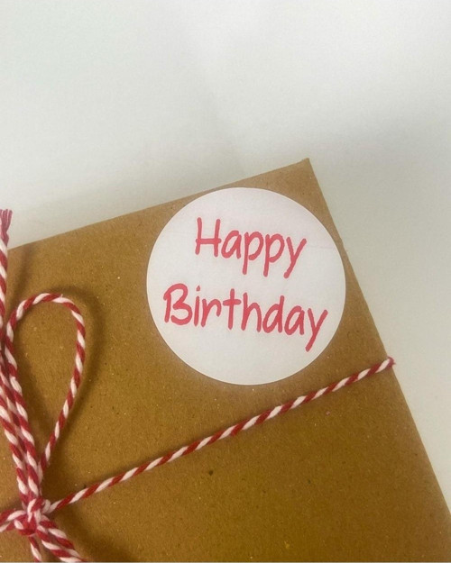 Happy Birthday Kırmızı Yazılı 4 cm Yuvarlak Yapışkanlı Sticker Etiket 120 Adet