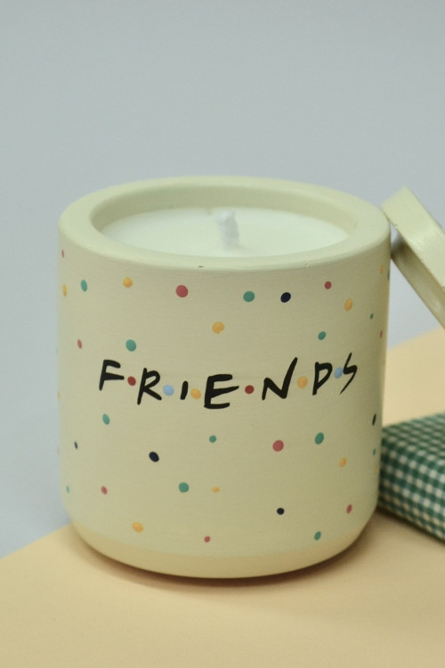 Friends Mum - Kapaklı Kutuda Kokulu Dekoratif Soya Mumu - Friends Mum Kavanozu