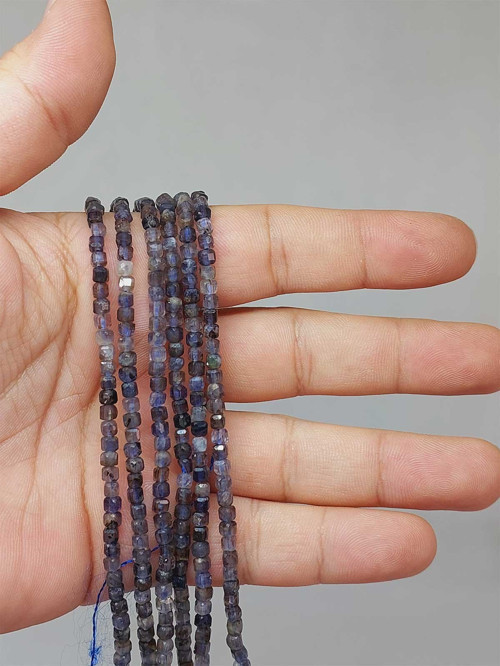Bileklik Boy Su Safiri (İYOLİT) Taşı Küp Şekilli Dizi 3mm (51166) Yarım Dizi (17CM UZUNLUĞUNDADIR)