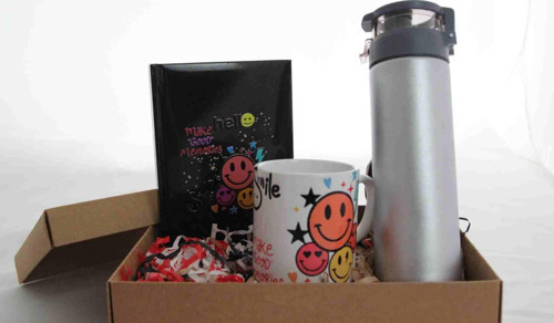 Gülümse Temalı Hediye Seti - Gümüş Termos Smile Kupa Bardak ve Defter Hediye Kutusu