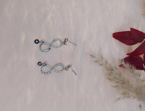 Hdmarketim Swarovski Taşlı Beyaz Sonsuzluk Temalı Nazarlı Küpe