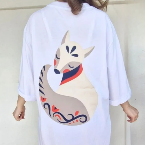 Baskı Beyaz Pamuklu Sırt Figür Baskılı Oversize Uzun T-shirt