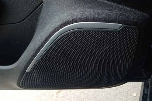 Renault Megane 4 Sedan Krom Hoparlör Çıtası 2 Parça Taşlı 2016-2020 Arası