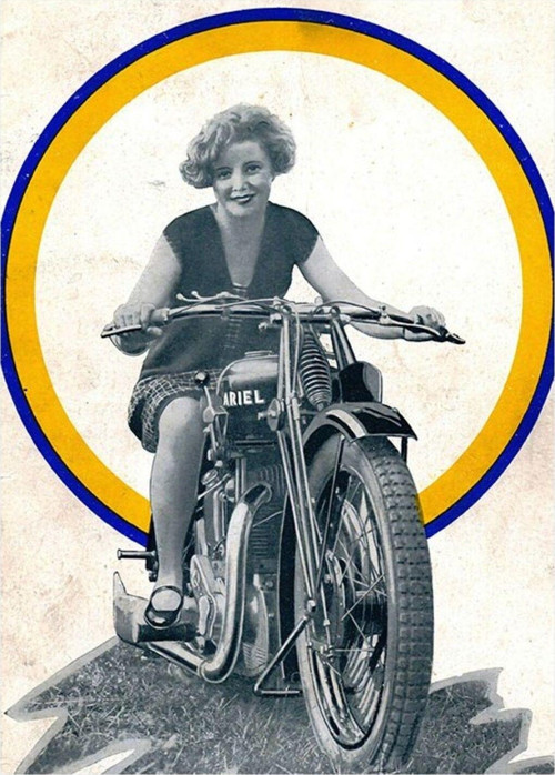Retro Motosiklet Ve Kadın Model Ahşap Tablo 35 cm x 50 cm