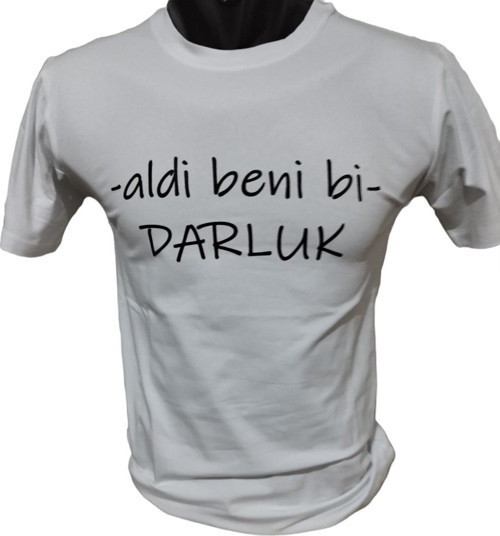Aldi Beni Bi Darluk Baskılı Pamuklu Likralı T-shirt (Siyah Yazılı Beyaz) XL Beden