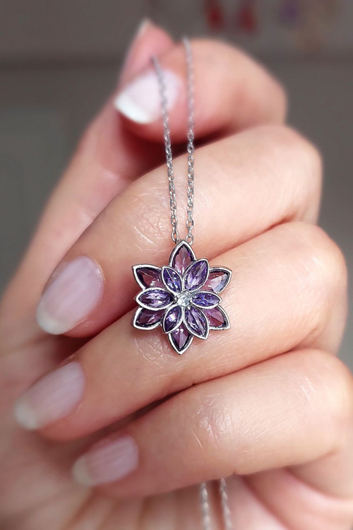 925 Ayar Gümüş Mor Taşlı Rodyumlu Lotus Çiçeği Kolye