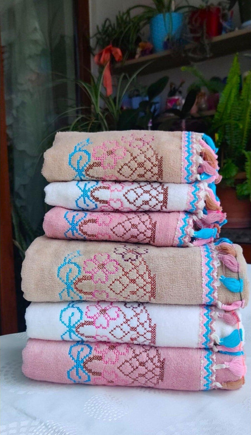 Annem Çeyizlik Kanaviçe Desenli Püsküllü Kadife Mutfak-El Seti (50X90 3 Adet 30X50 3 Adet) 6'Lı Set
