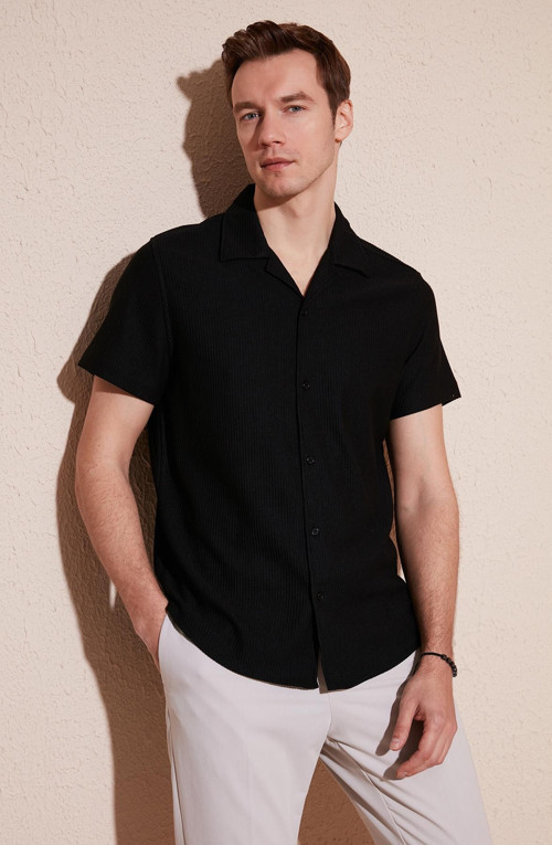 Pamuk Karışımlı Apaş Yaka Kısa Kollu Regular Fit Erkek Gömlek CF24S115882 SİYAH