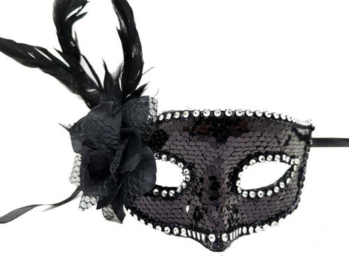 Siyah Renk Yandan Tüylü Güllü Gümüş Taşlı Pullu Maske 20X22 Cm