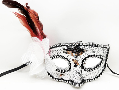 Gümüş Renk Yandan Tüylü Güllü Gümüş Taşlı Pullu Maske 20X22 Cm (4741)