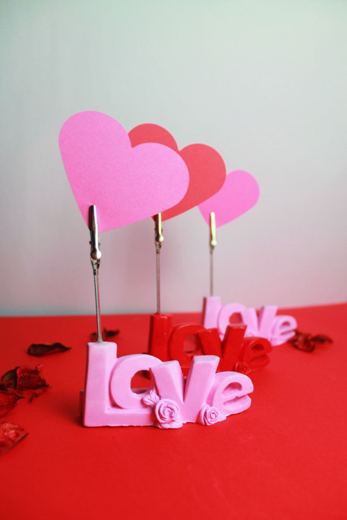 Pembe Love Yazılı Fotoğraf Tutucu Sevgiliye Not Tutucu Notluk