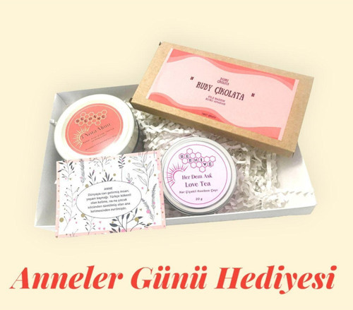 Anneler Günü Hediye Kutusu (Soya Doğal Mum - Bitki Çayı - El Yapımı Çikolata)
