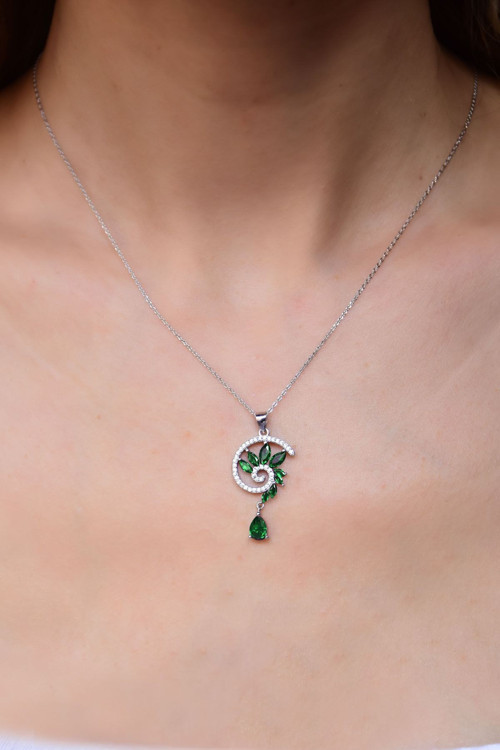 925 Ayar Gümüş Rodyum Kaplama Yeşim Taş Renkli Spiral Snail Tasarım Kolye