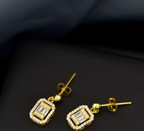 925 Ayar Gümüş Gold Kaplama Zirkon Kare Baget Taşlı Çivili Küpe