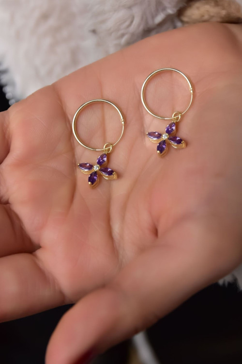 925 Ayar Gümüş Gold Kaplama Mor Zirkon Taşlı Plumeria Halka Küpe