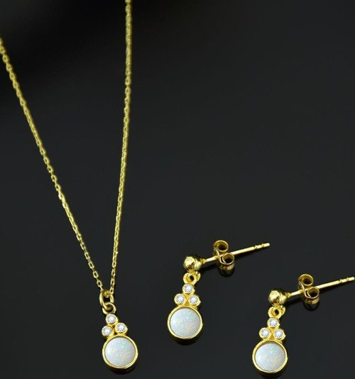 925 Ayar Gümüş Gold Kaplama Beyaz Opal Yuvarlak Kolye Ve Çivili Küpe Set