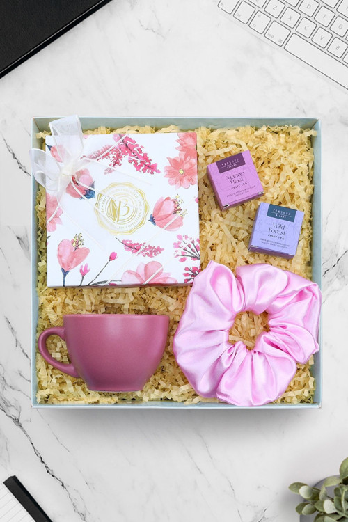 100Gr Spesiyal Çikolata & Teashop 2'Li Bitki Çayı & Saten Toka & Pembe Fincan Hediye Seti