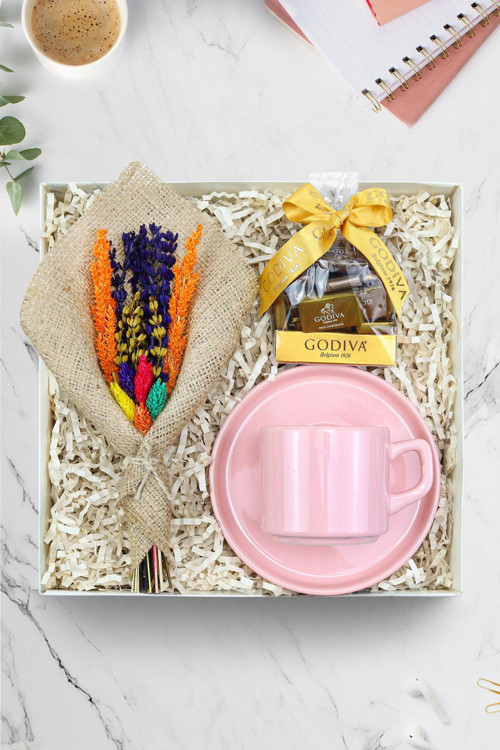 Pembe Fincan & Godiva Napoliten Çikolata & Canlı Sukulent Çiçek Hediye Seti