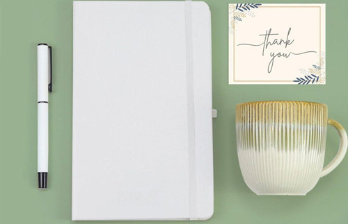 Beyaz Defter & Beyaz Roller Kalem & Beyaz Çizgili Porselen Kupa Hediye Seti