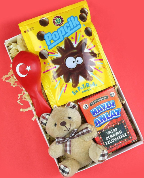 Ayıcık Anahtarlık & Popçik Çikolata & Türk Bayraklı Balon & Haydi Anlat Kart Oyunu Hediye Seti