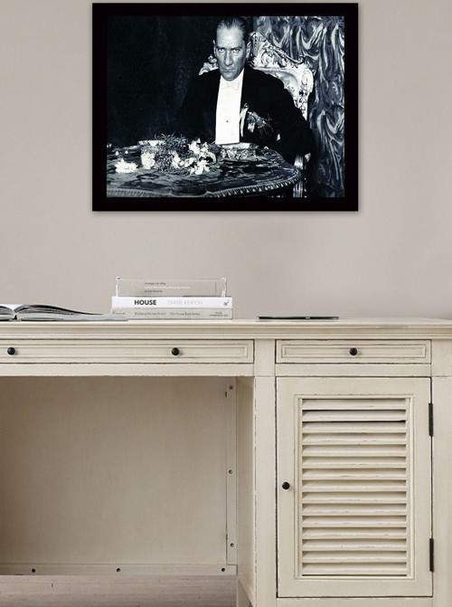 Siyah Çerçeveli Atatürk Tablosu 40 cm x 55 cm