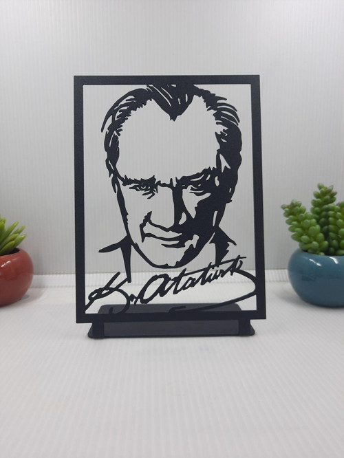 Atatürk Çerçeveli Masaüstü Metal Büst - Ev - Ofis Dekoru - Hediye Biblo - 18 x 13 Cm