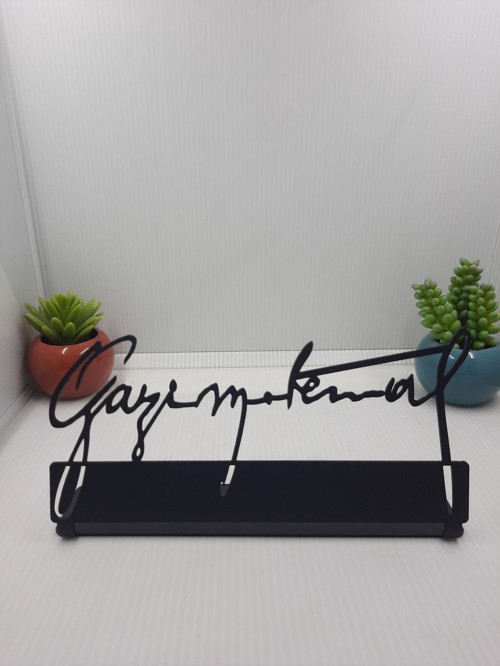 Gazi M. K. Atatürk İmza Masaüstü Metal Biblo - Ev - Ofis Dekoru - Hediye Biblo - 20 x 10 Cm
