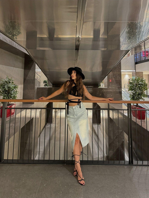 Kadın Asimetrik Kesim Yırtmaçlı Midi Boy Denim Jean Etek Açık Mavi 40