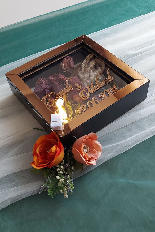 20X20X5 Cm Ledli İsimli Anı Çerçevesi! Yeni Moda Çiçek Anı Çerçevesi!