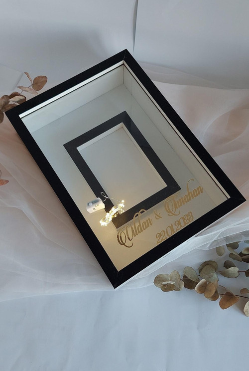 Yeni Model 25X35 Cm Siyah-Beyaz Yatay Fotoğraf Alanlı Model Tasarım Gül Kutusu Anı Çerçevesi!