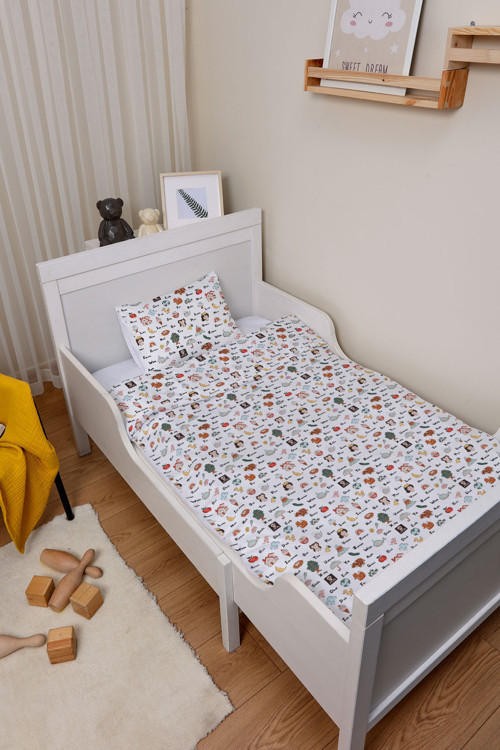 Organik Çarşaflı Park Yatak Nevresim Takımı (80x120) - Eğlenceli Kelimeler