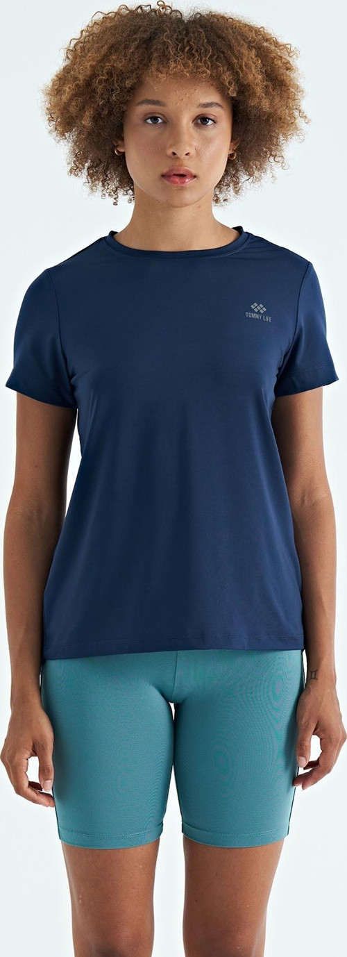 İndigo Sırt Yırtmaç Detaylı O Yaka Kısa Kollu Standart Kalıp Kadın T-Shirt - 97267