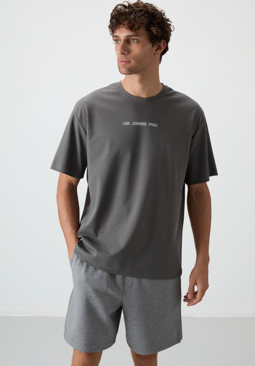 Koyu Gri Pamuklu Kalın Yüzeyi Dokulu Oversize Fit Baskılı Erkek T-Shirt - 88364