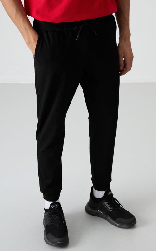Siyah Pamuklu Yumuşak Dokulu Comfort Fit Nakışlı Erkek Jogger - 82123