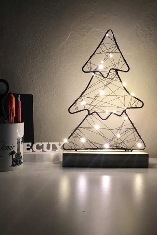 Ahşap Standlı Işıklı Metal Çerçeveli Fairy Led Örme Çam Ağaç Şekil Aydınlatma Hediyelik Gece Lambası