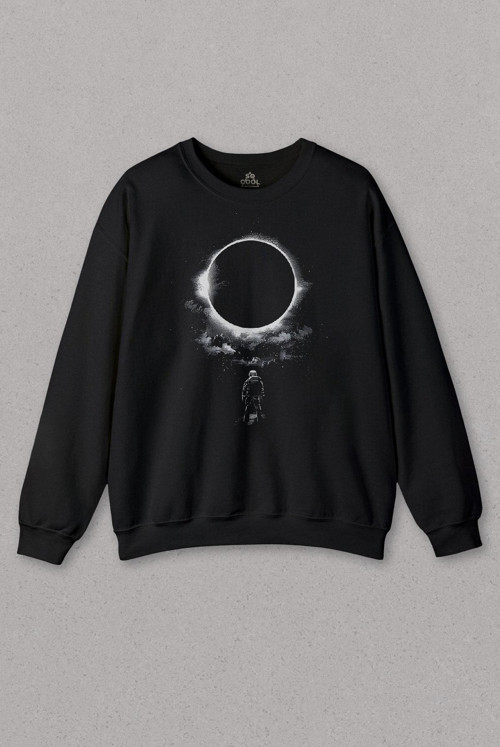 Unisex Sweatshirt Ay Üzerinde Kara Delik Dünyaya Abkan Astronot Cosmos Baskılı Sweat
