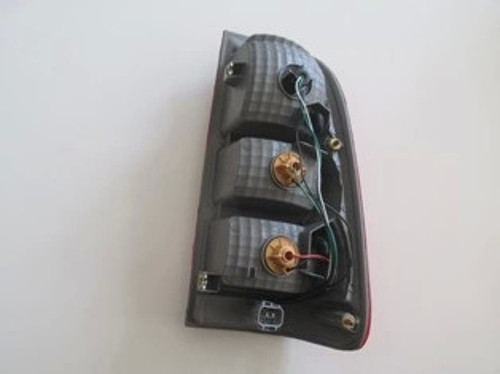 Toyota Hılux- Pıck Up Vıgo- D4D 05/11; Stop Lambası Sol Kırmızı/Sarı/Beyaz (Duylu) (Casp)(E Marklı)