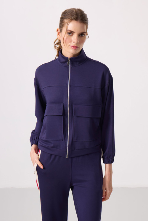 Koyu Mor Yumuşak Dokulu Dik Yaka Oversize Kargo Cepli Kadın Crop Top Sweatshirt - 97301