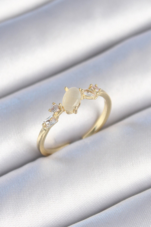 Zarif Kadın için Golden Pirinç Zirkonlu Oval Beyaz Mineli Yüzük