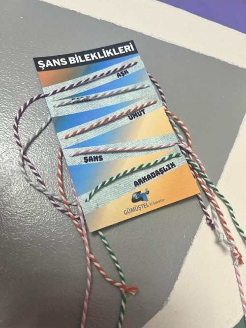 Şans Bileklikleri 30 Paket - Ayrı Ayrı Kartlı - 1 Pakette 5 Adet Bileklik Mevcut - 3 Farklı Model